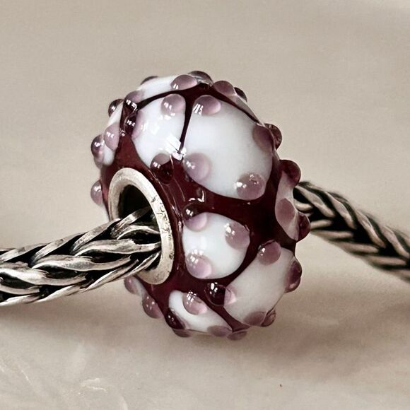 TROLLBEADS UU Textured Purple & White Flower Quilt LAA 925S NEW Condition - Picture 6 of 7